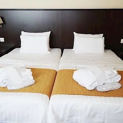 Trip Frankfurt Nordwestzentrum 3*