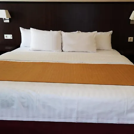 Trip Frankfurt Nordwestzentrum מלון 3*