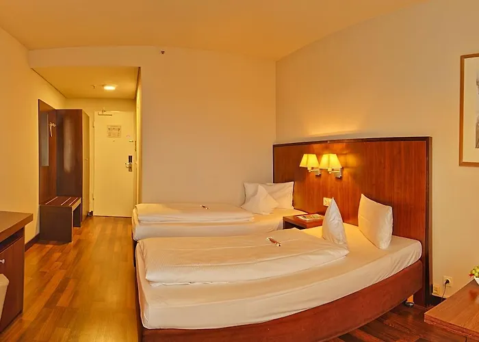 Trip Frankfurt Nordwestzentrum Otel 3*